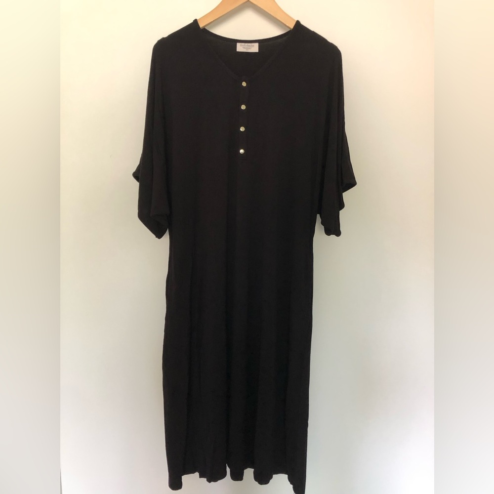 Dwell & Slumber caftan in onyx (black).